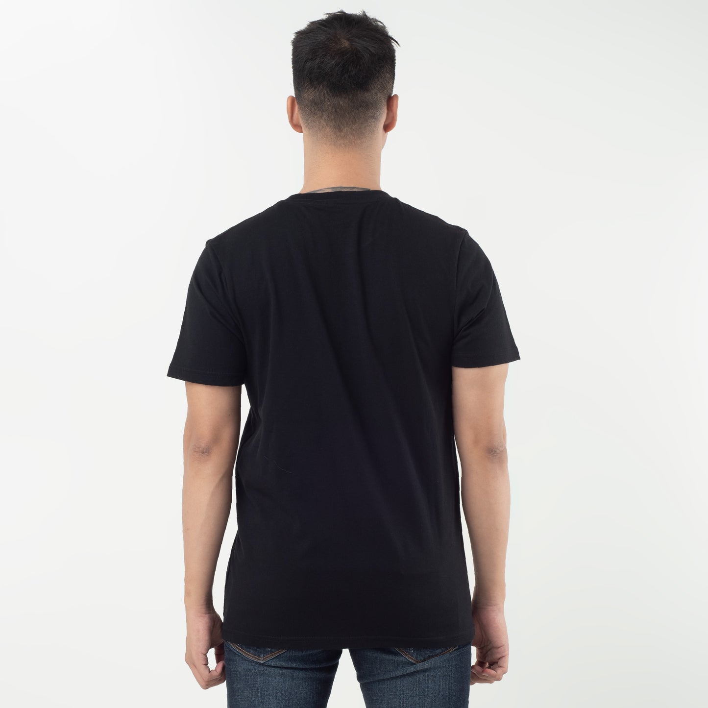 Benhill Kaos Grafis Katun 30s Combed Lengan Pendek Black 422-15268