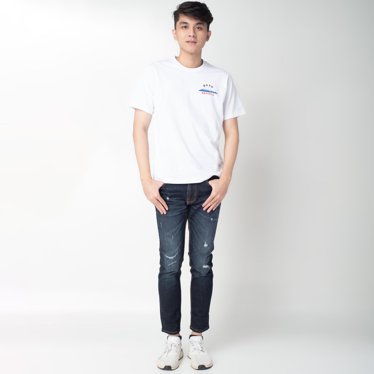 Benhill Kaos Grafis Katun 24s Combed Lengan Pendek Putih 404-405-15168