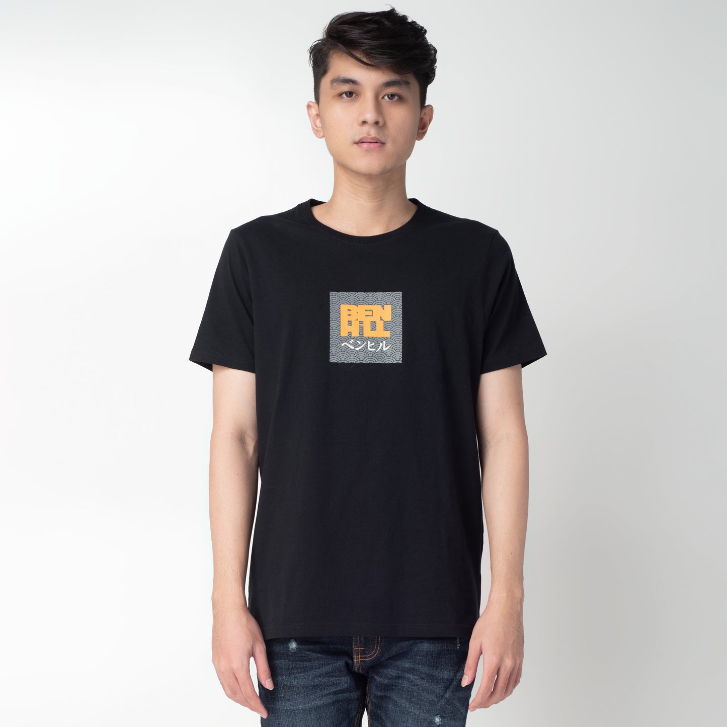 Benhill Kaos Grafis Katun 30s Combed Lengan Pendek Hitam 332-35268