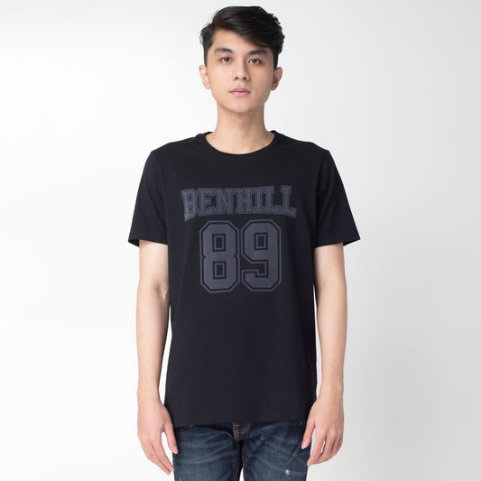 Benhill Kaos Grafis Katun 30s Combed Lengan Pendek Hitam 325-35268