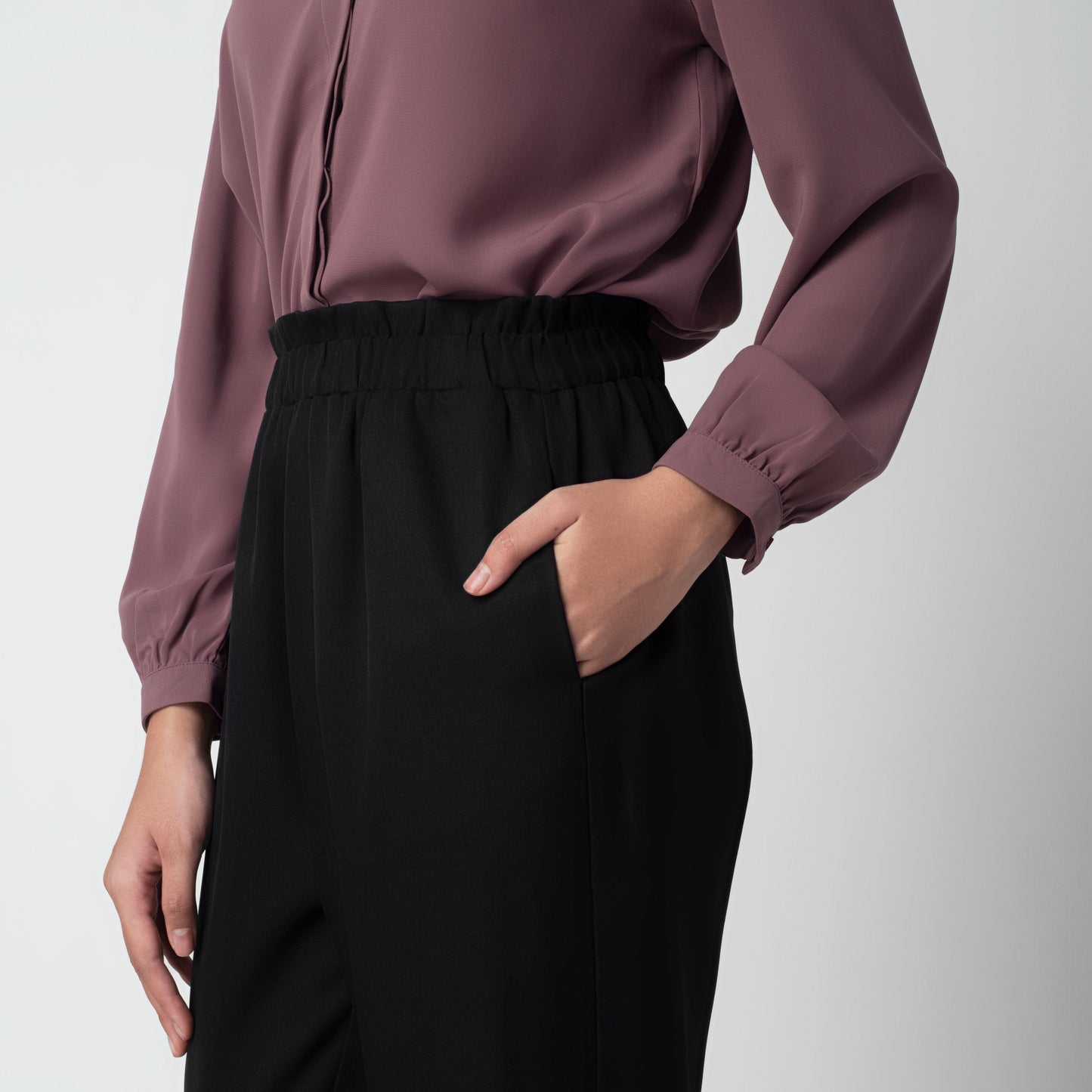 Benhill "Choe" Celana Bahan Wanita High Waist Black 211-39274