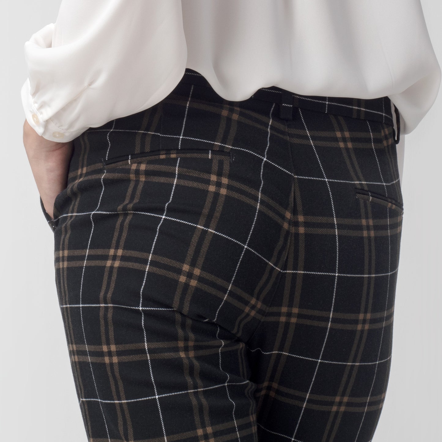Celana Tartan Wanita "Narae" Plaid Pants Kotak Black 258-32282