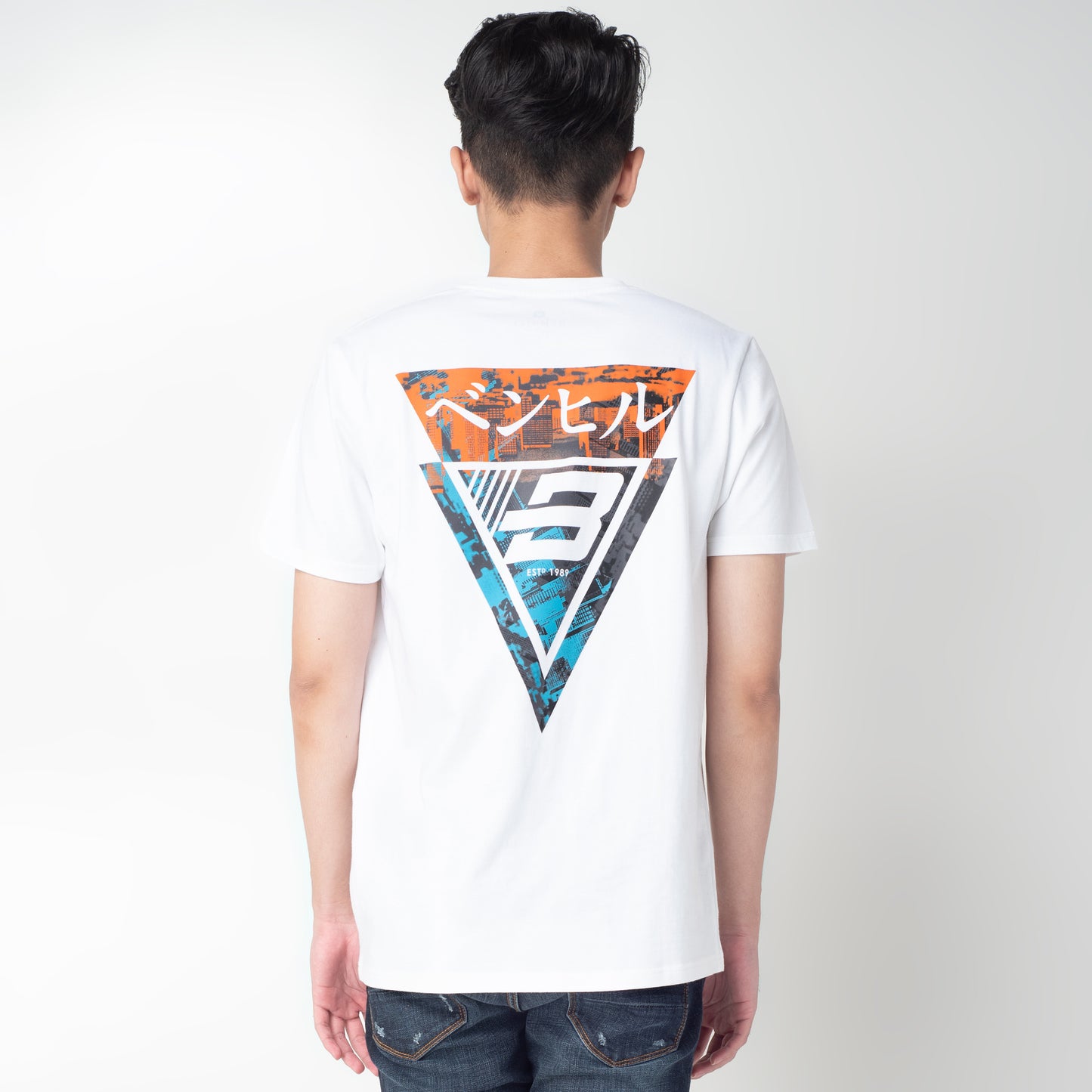 Benhill Kaos Grafis Katun 24s Combed Lengan Pendek Putih 327-35168