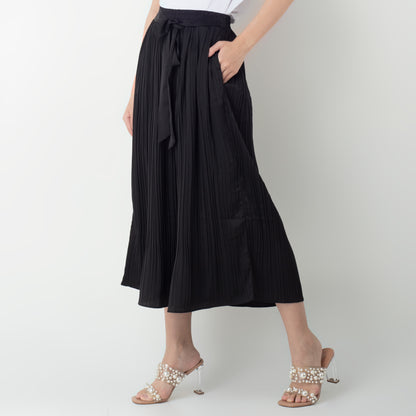 Benhill Celana Wanita "Yoana" Pants Pleated Cullotes Pinggang Karet Dengan Tali Pinggang Black 276-39290