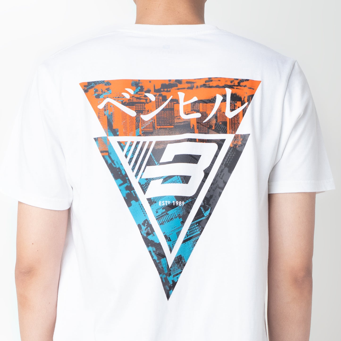 Benhill Kaos Grafis Katun 24s Combed Lengan Pendek Putih 327-35168