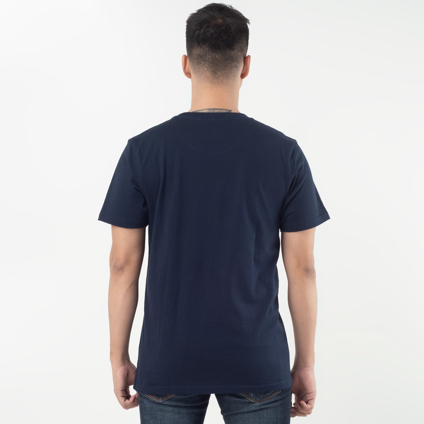 Benhill Kaos Grafis Katun 30s Combed Lengan Pendek Navy 421-15368