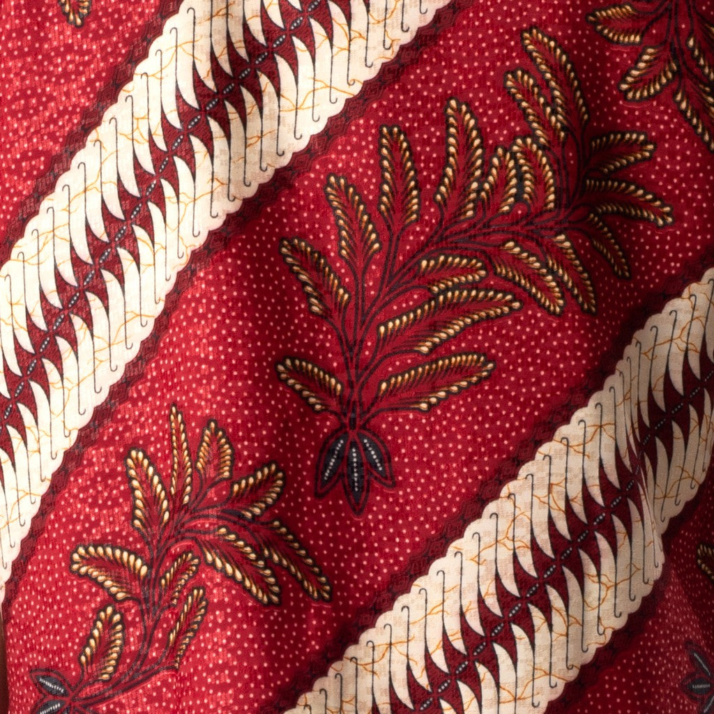 Benhill Kemeja Pria Batik Sutra Dobby Lengan Pendek  Maroon Dan Hitam Motif 25063-36231