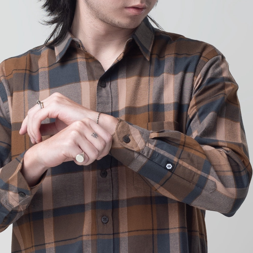 Benhill Kemeja Pria Flannel Lengan Panjang Kotak Coklat 29413-11533