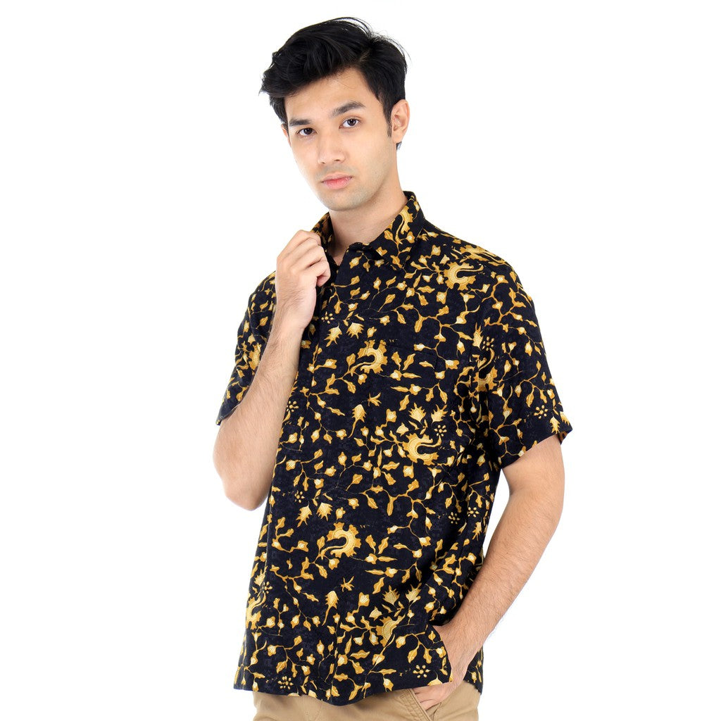Benhill Kemeja Pria Batik Sutra Dobby Pendek Hitam dan Kuning Motif  25060