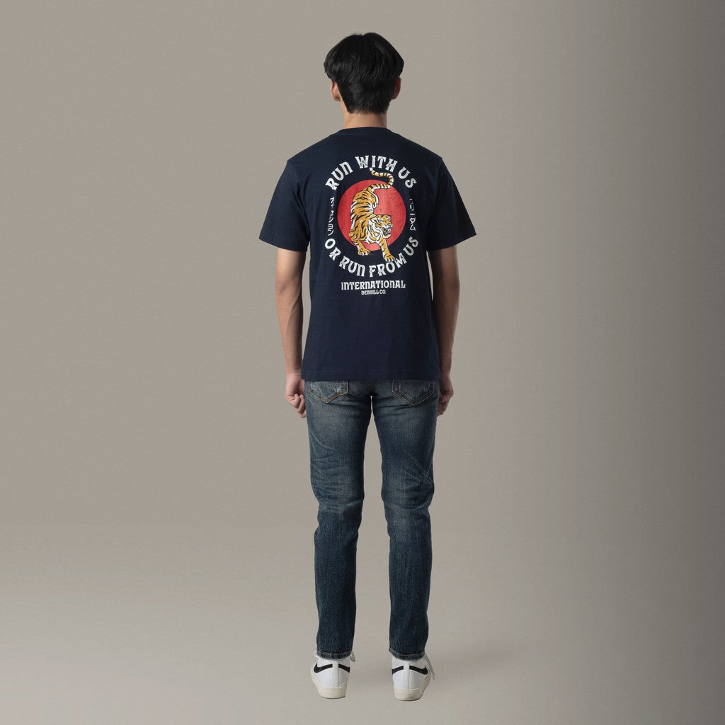 Benhill Kaos Grafis Katun 30s Combed Lengan Pendek Warna Navy 27804-95368