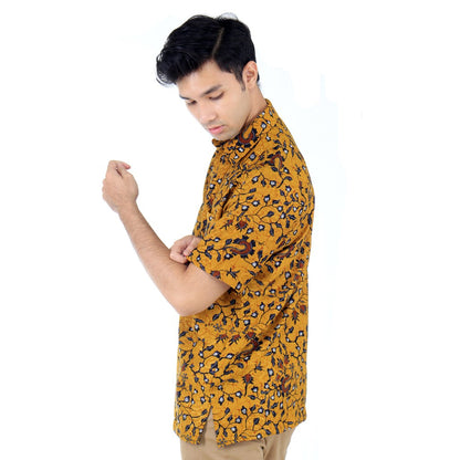 Benhill Kemeja Pria Batik Sutra Dobby Pendek Hitam dan Kuning Motif  25060