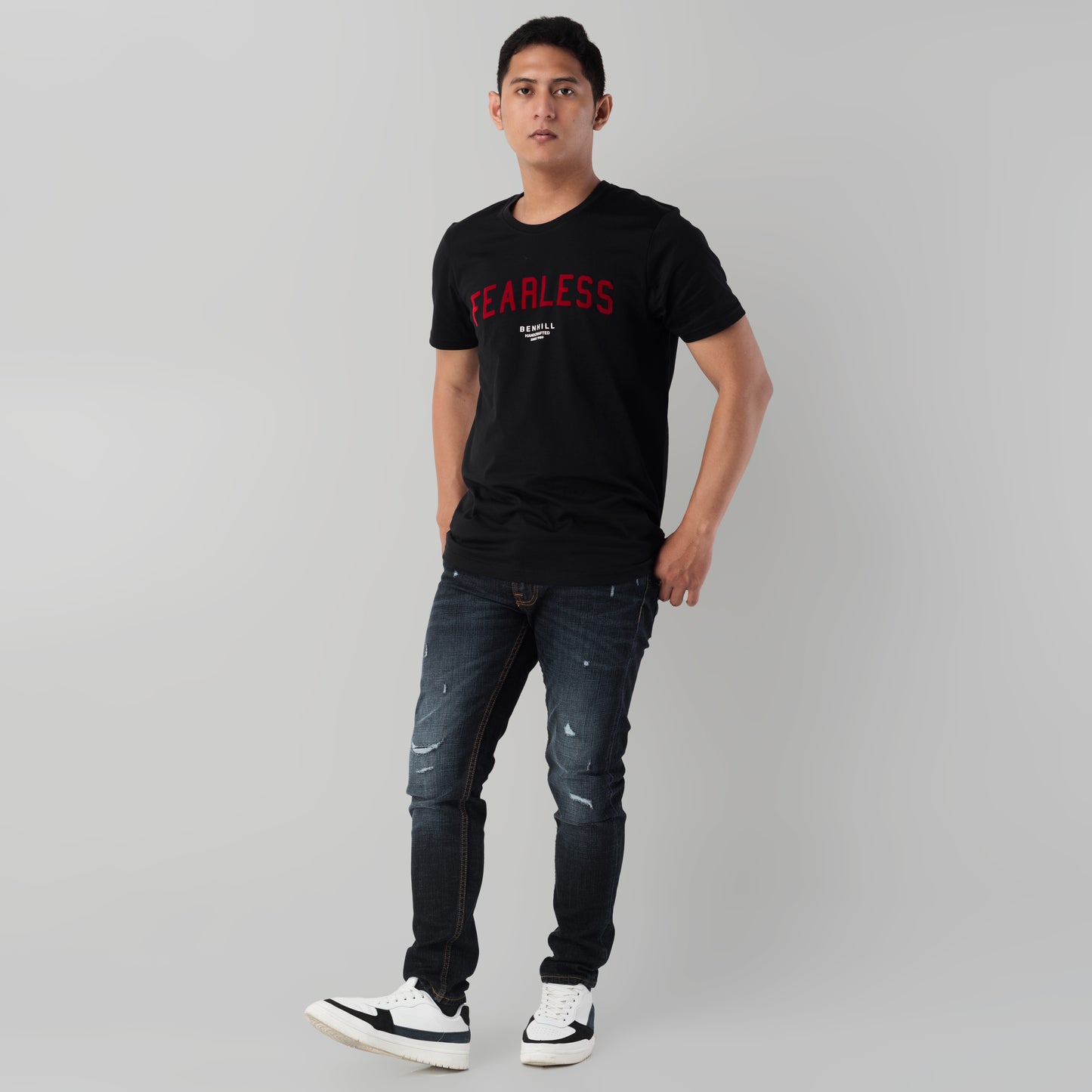 Benhill Kaos Grafis Katun 30s Combed Lengan Pendek Black 396-39268