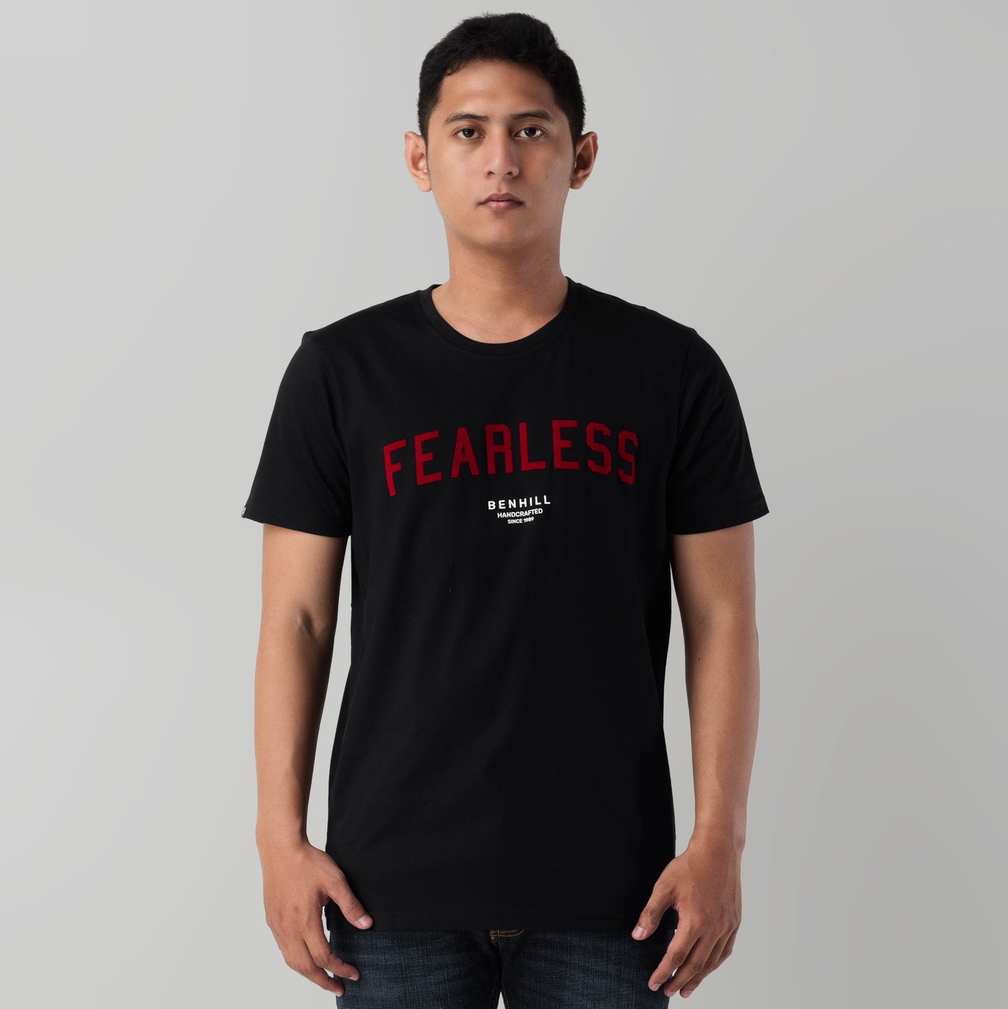 Benhill Kaos Grafis Katun 30s Combed Lengan Pendek Black 396-39268