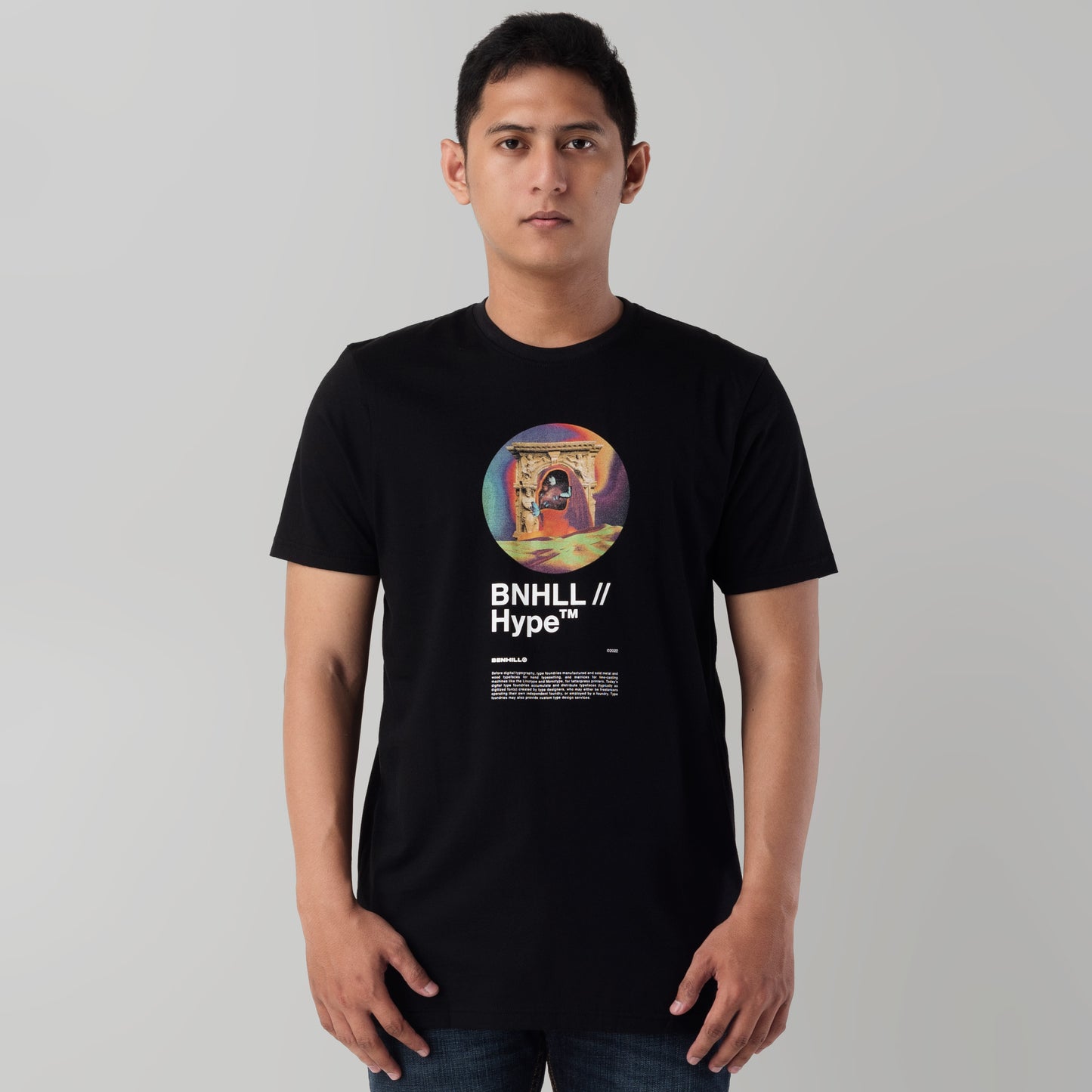 Benhill Kaos Grafis Katun 30s Combed Lengan Pendek Hitam 425-39268